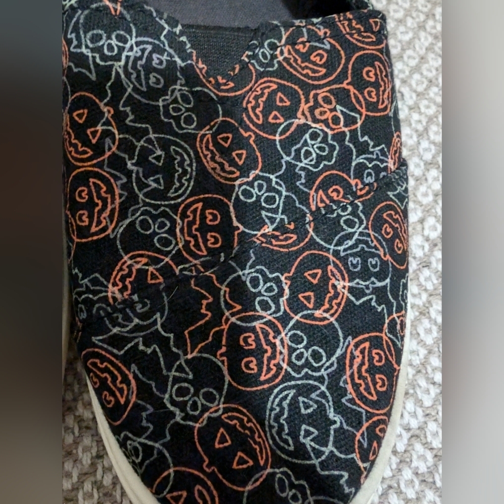 Tommy Bahama Halloween Themed Slip-On Shoes Memory Foam Glow In The Dark - Picture 5 of 9